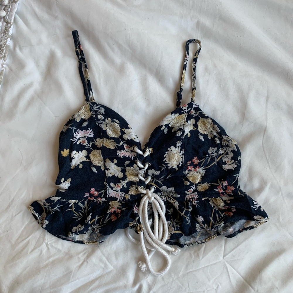 Tiny tie crop top